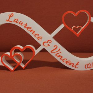 Signe infini personnalisé avec prénoms et date fabriqué à La Réunion